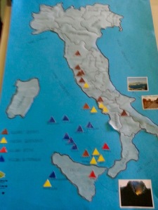 Cartina dell'Italia e vulcani