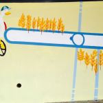 murales con un'oca in bicicletta